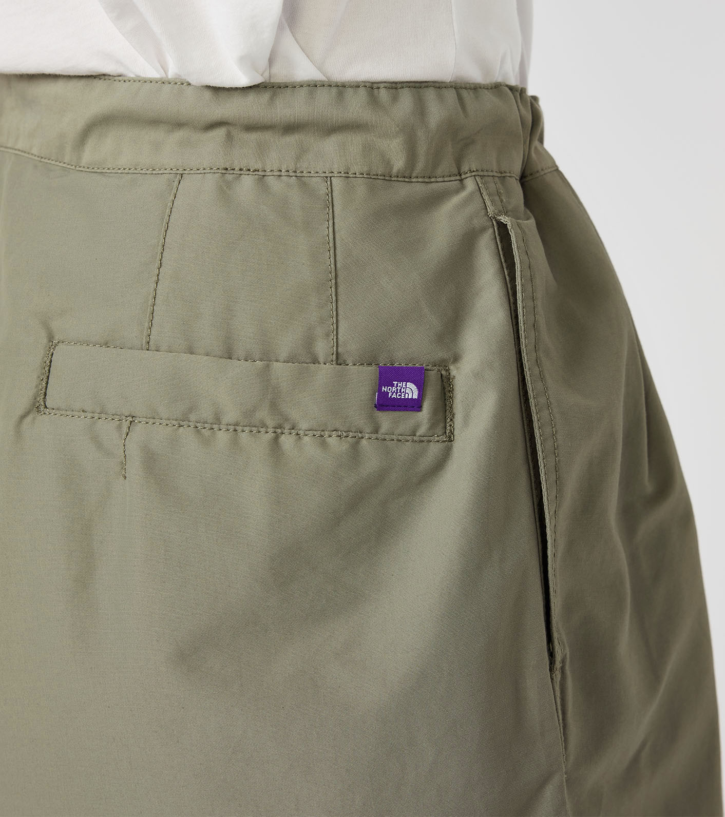 Double Peak Tuck Field Shorts