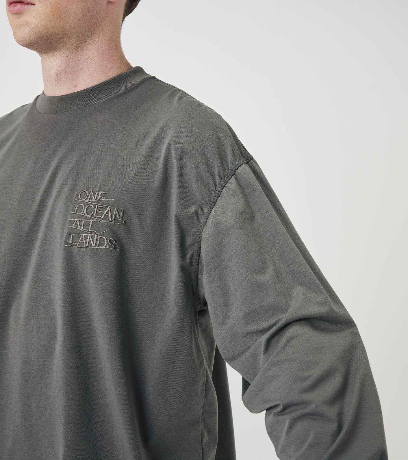 OOAL Polyester Jersey Long Sleeve Tee